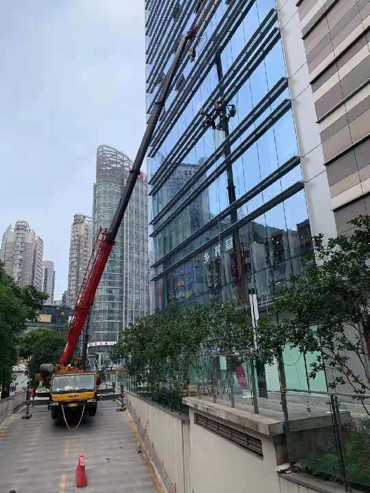 重庆九龙坡区仁悦天地玻璃幕墙维修工程